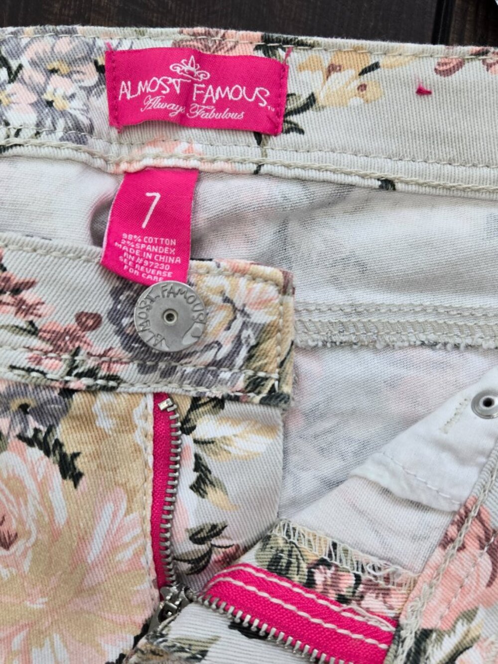 Almost Famous Floral Skinny Jeans Pastel Pink Sage Womens Size 7 Stretch - Picture 6 of 8